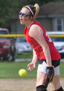 GirlSoftballPitching1